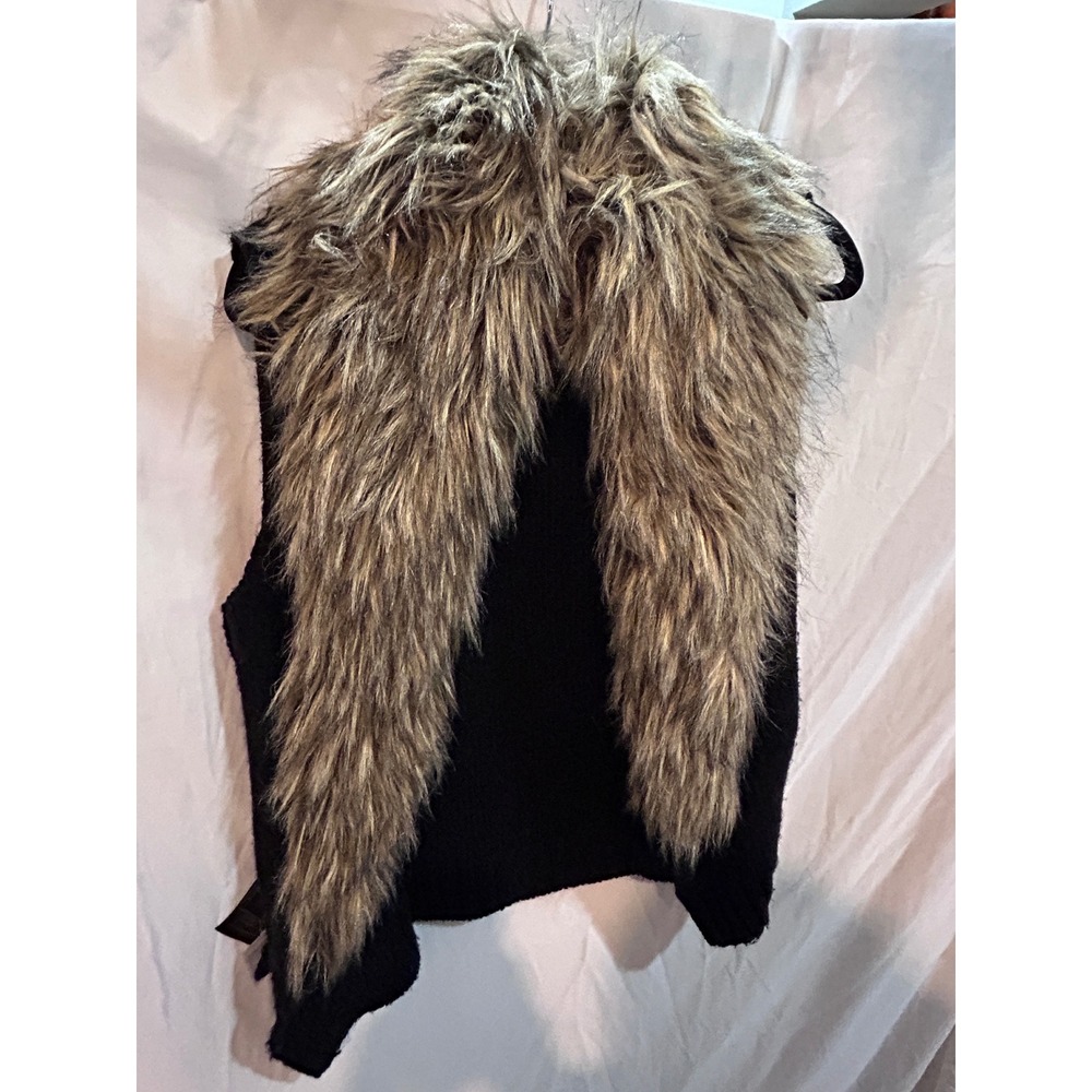 Black Knit Vest Faux Fur Collar Trimβ Cozy Fashion Outerwear